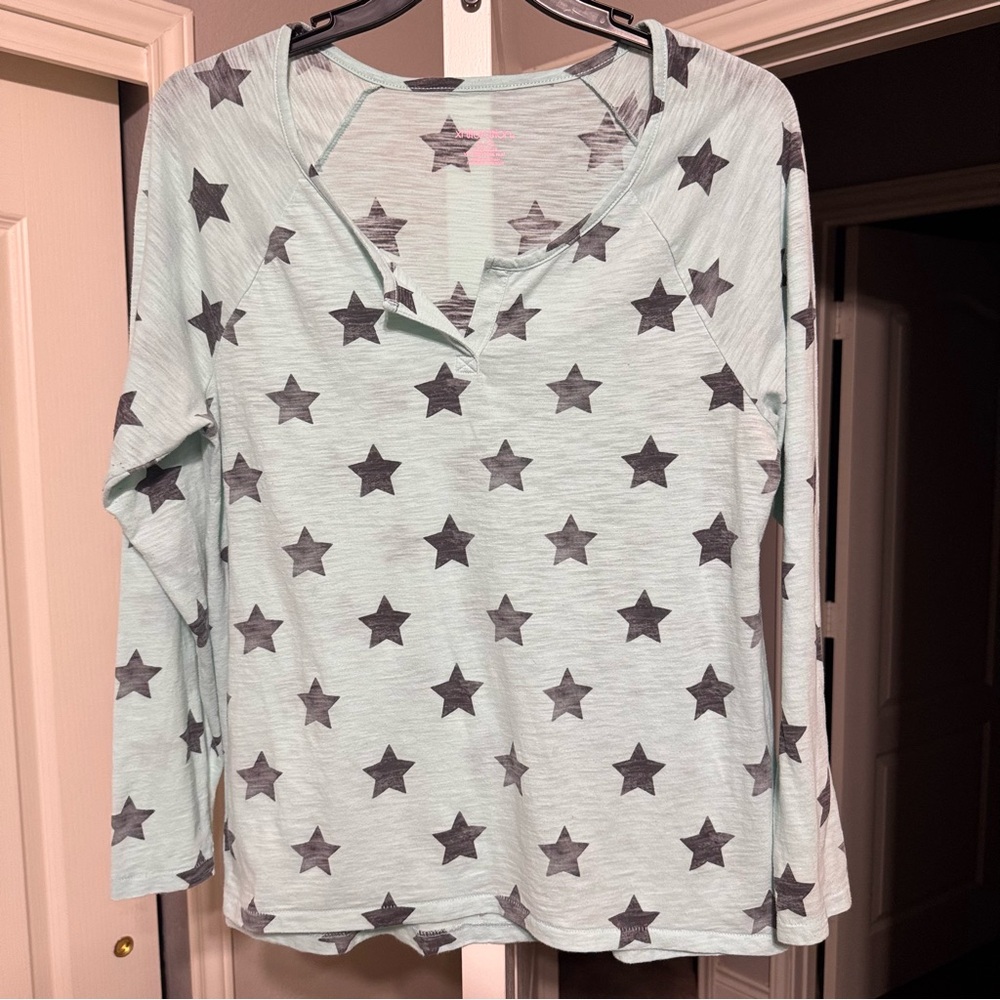 Xhiliration Star Patterned Long Sleeve Top